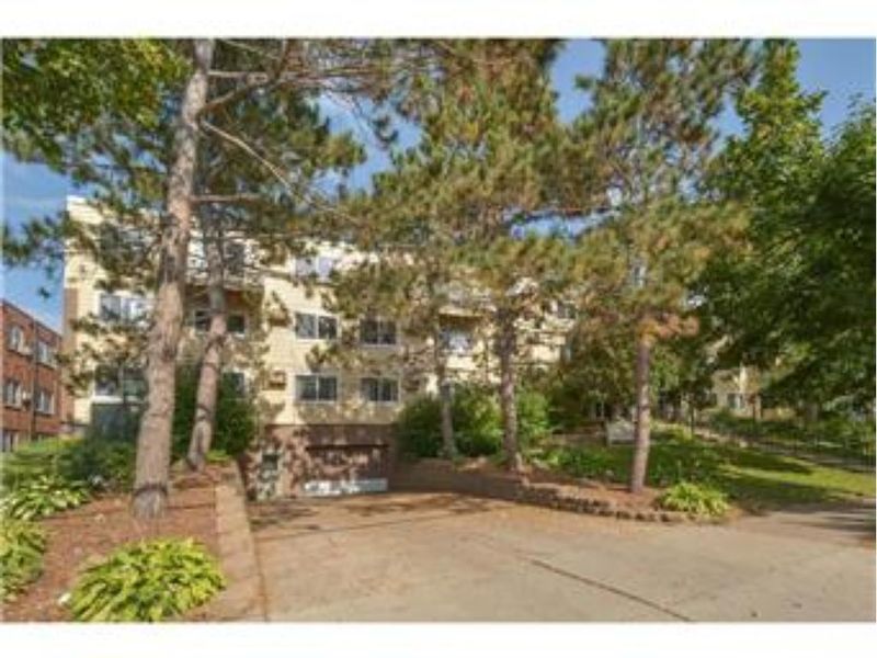 333 8th St Se #303, Minneapolis, MN 55414