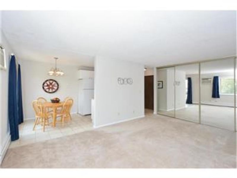 333 8th St Se #303, Minneapolis, MN 55414