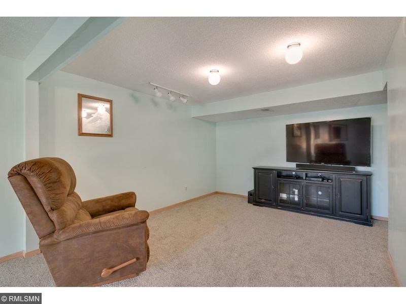 11390 Red Fox Dr, Maple Grove, MN 55369