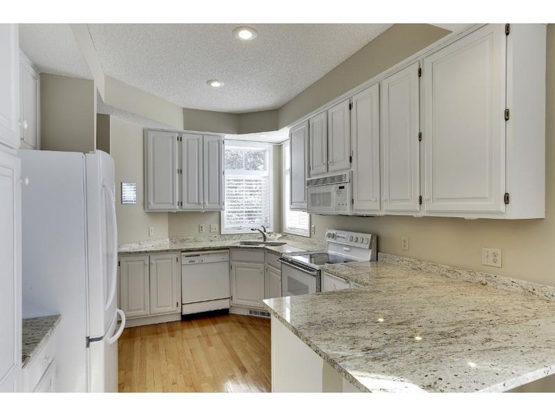 18381 Cattail Ct, Eden Prairie, MN 55346