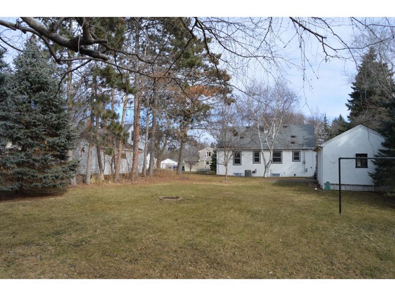 2045 William St, Roseville, MN 55113