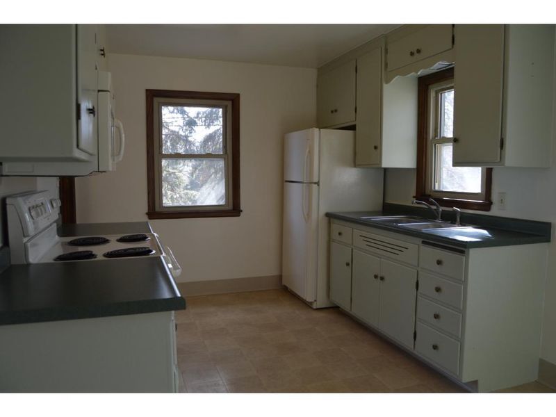 2045 William St, Roseville, MN 55113