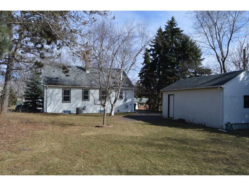 2045 William St, Roseville, MN 55113