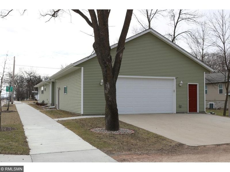 413 Oak Ave SE, Montgomery, MN 56069