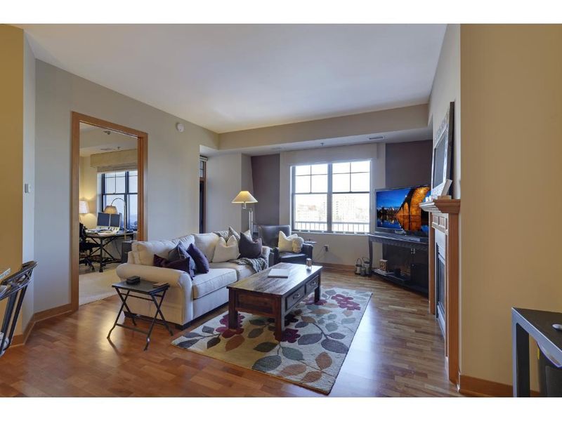 317 Groveland Ave #715, Minneapolis, MN 55403