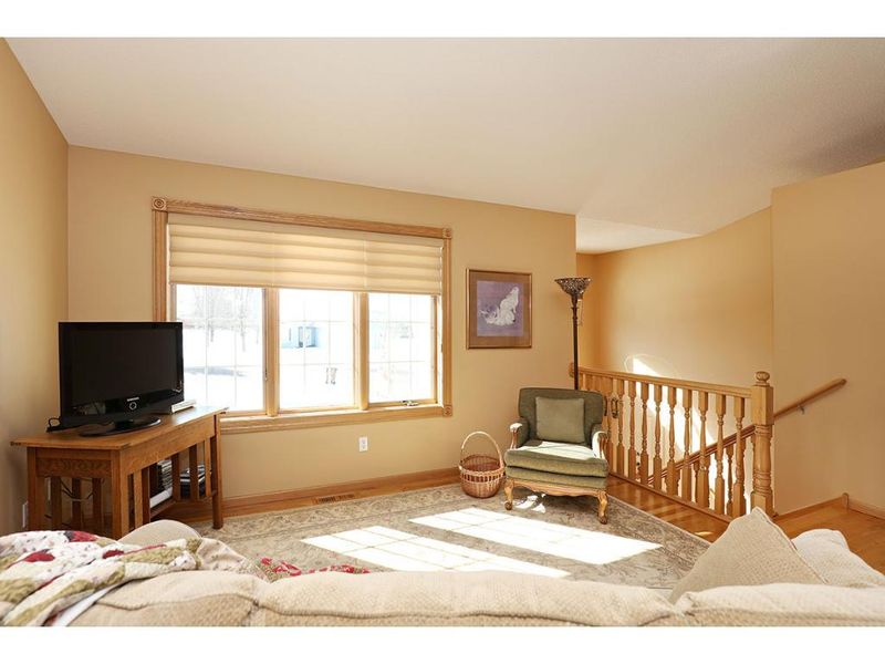 210 8th St NW, Maple Lake, MN 55358
