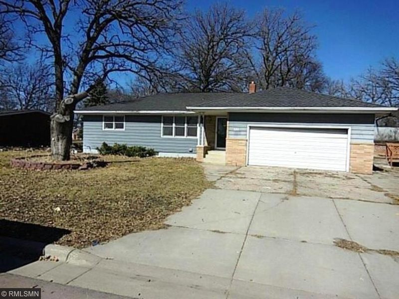 222 Lincoln Ave E, Gaylord, MN 55334