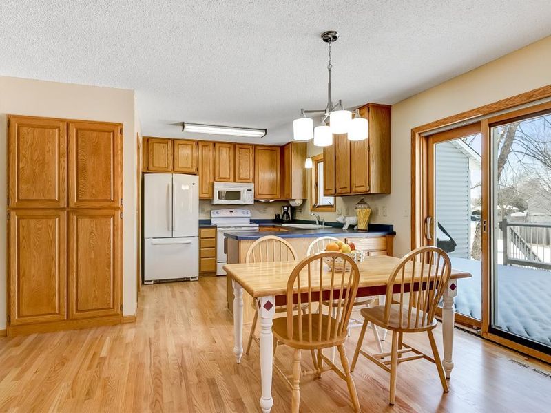 9056 Mcguffey Rd, Eden Prairie, MN 55347