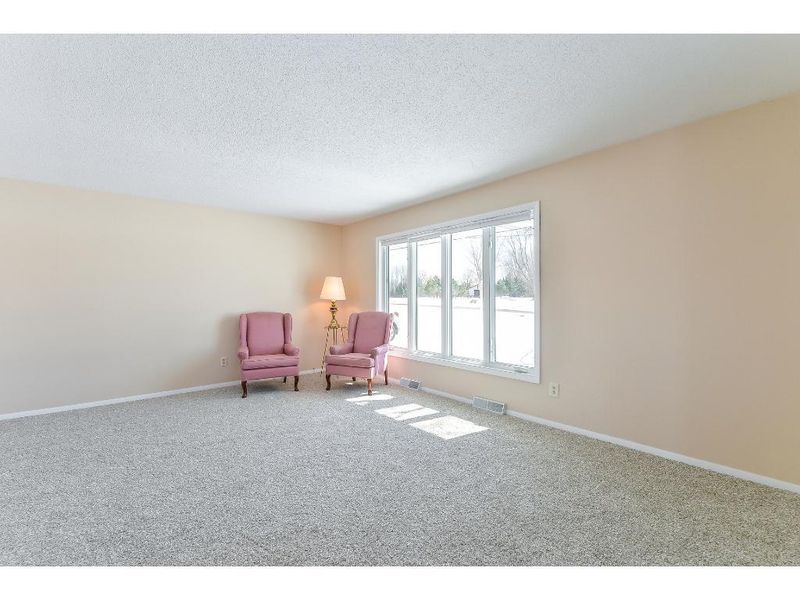 4910 Pioneer Trl, Loretto, MN 55357