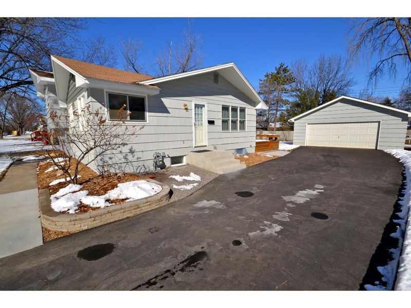 6736 Ewing Ave N, Brooklyn Center, MN 55429