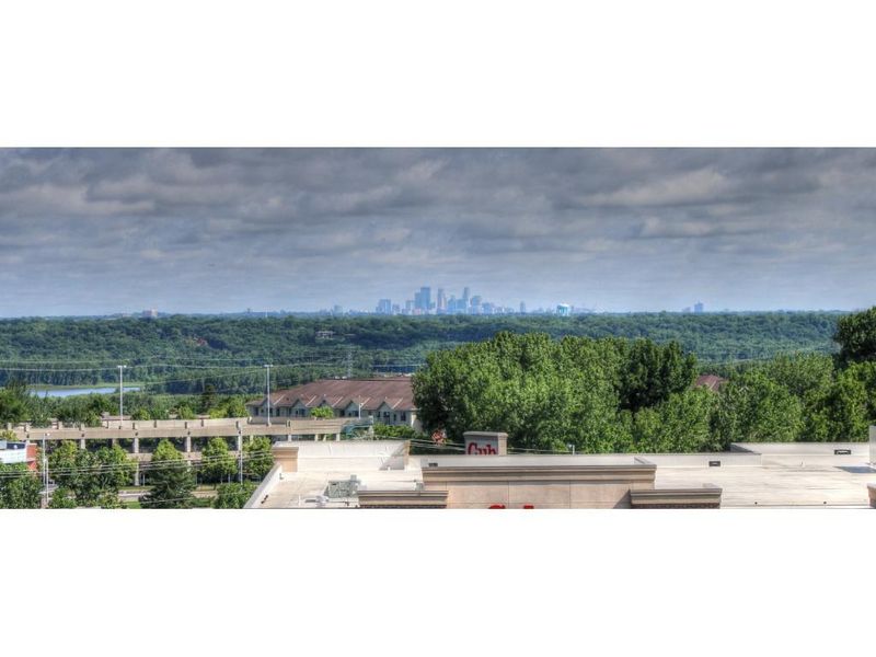 150 E Travelers Trl #403, Burnsville, MN 55337