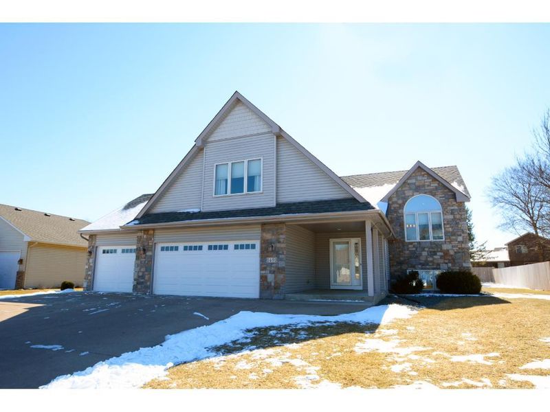 1401 SE 14th Ave, Forest Lake, MN 55025