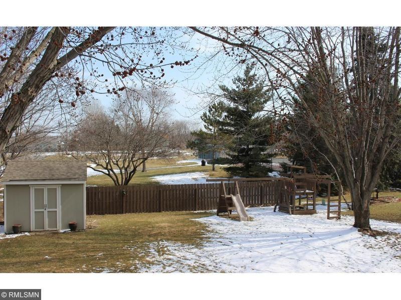 1803 Helmo Rd N, Oakdale, MN 55128