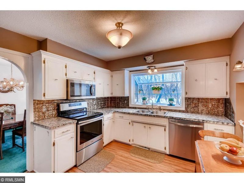 16431 26th Ave N, Plymouth, MN 55447
