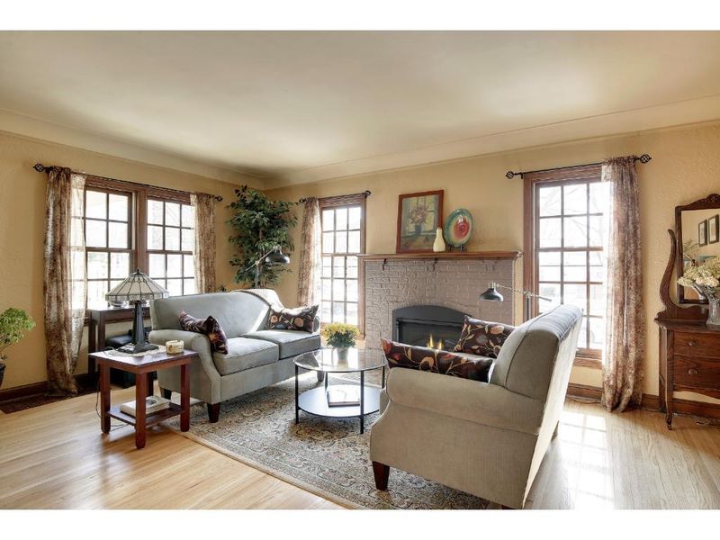 2107 Juno Ave, Saint Paul, MN 55116