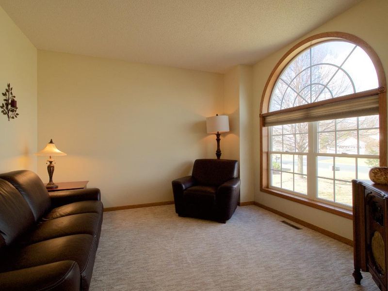 9277 Creek Way, Savage, MN 55378
