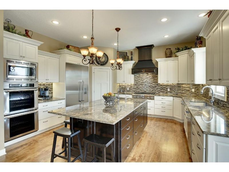 9478 Riley Lake Rd, Eden Prairie, MN 55347