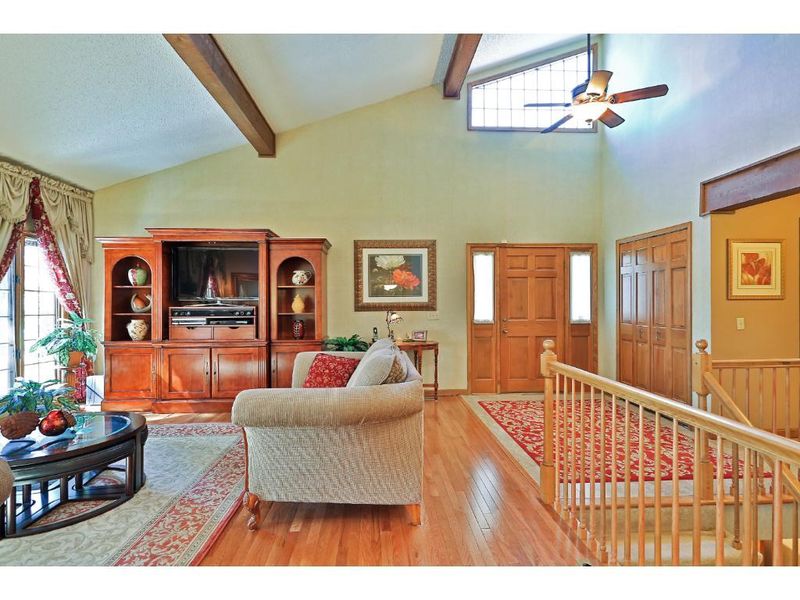 9338 Nesbitt Rd, Bloomington, MN 55437
