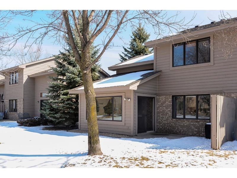 13176 Gemstone Ct, Apple Valley, MN 55124