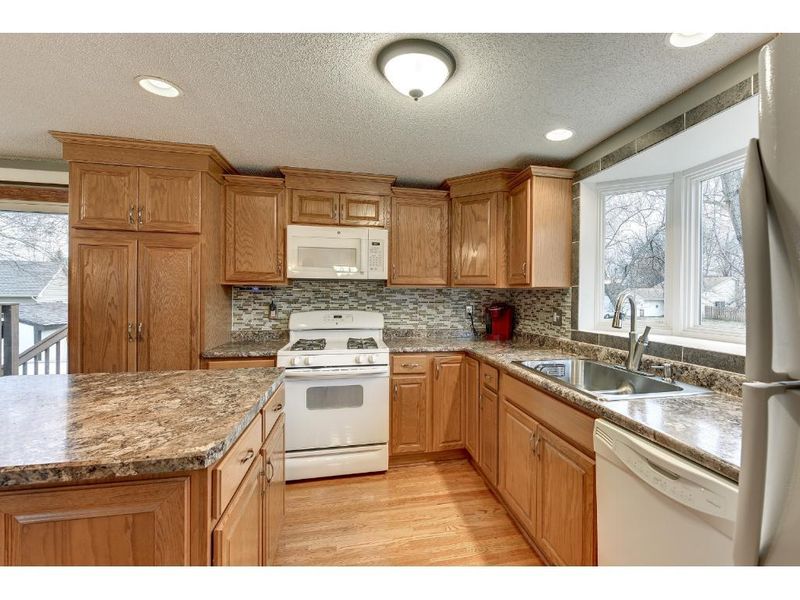 525 Arrowhead Dr, Lino Lakes, MN 55014