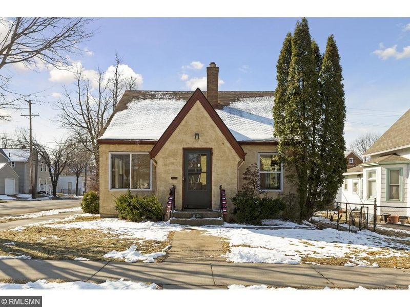 936 Rose Ave E, Saint Paul, MN 55106