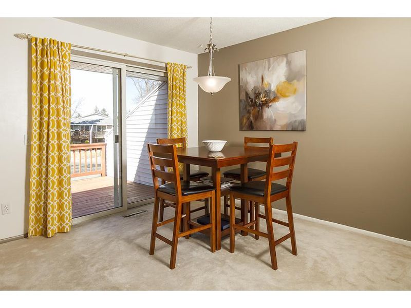 1409 Oak Leaf Ln, Burnsville, MN 55337