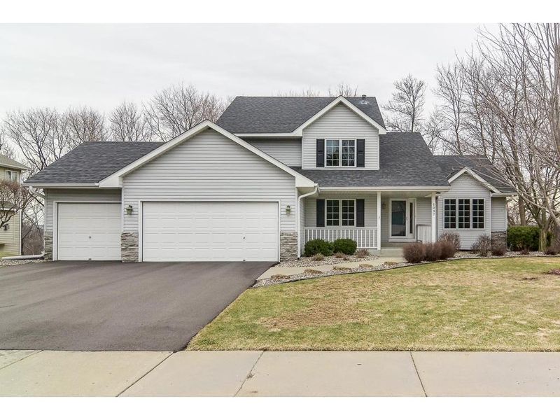 1037 Falls Curve, Chaska, MN 55318