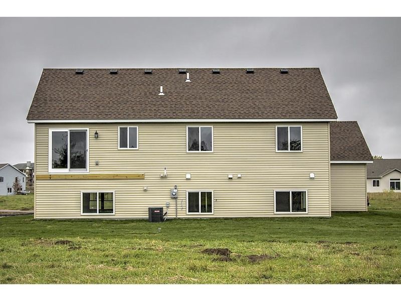 743 Taft Loop S, Cambridge, MN 55008