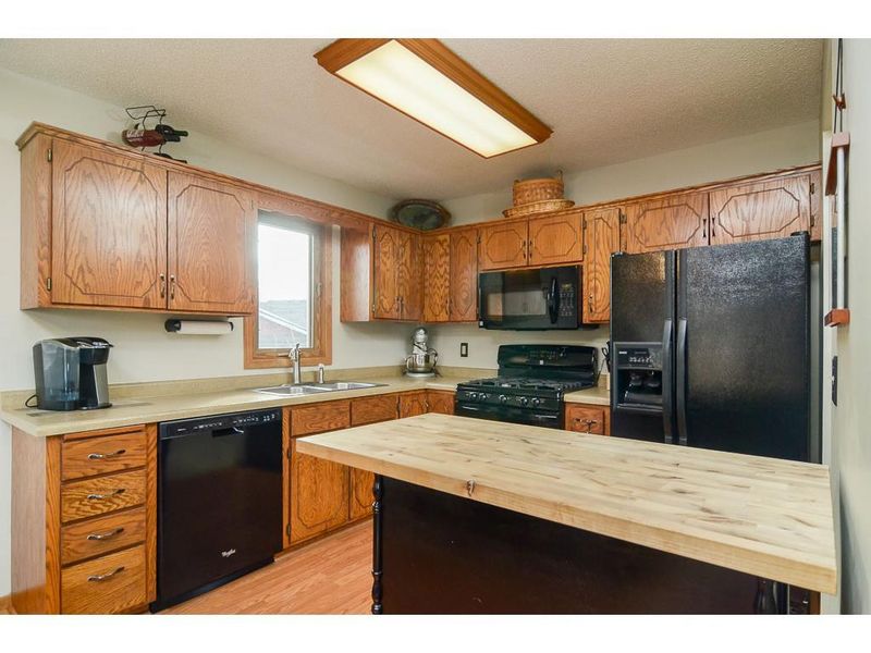 8826 91st St S, Cottage Grove, MN 55016