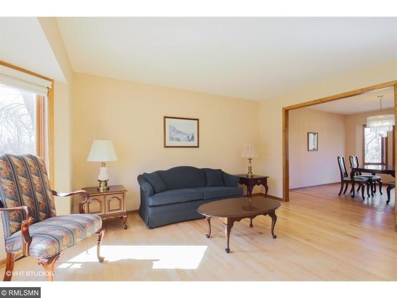 12047 Gantry Ln, Apple Valley, MN 55124