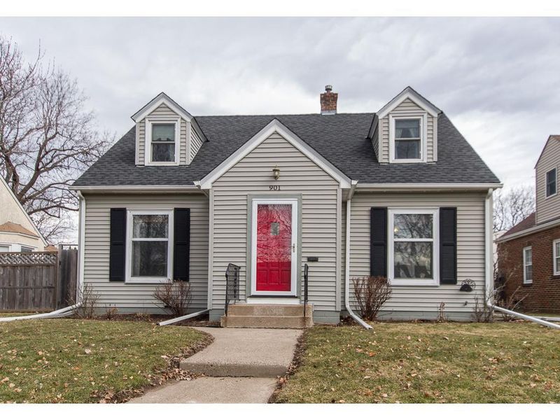 901 Hawthorne Ave E, Saint Paul, MN 55106
