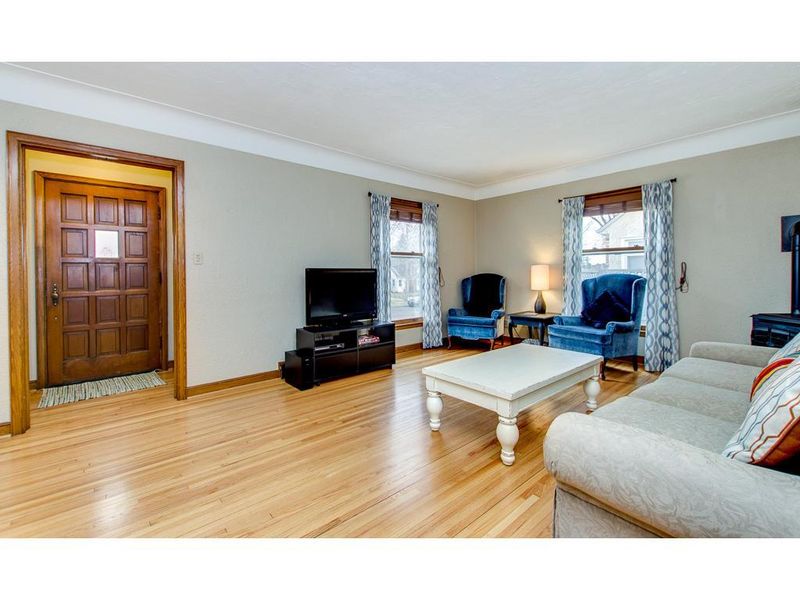 901 Hawthorne Ave E, Saint Paul, MN 55106