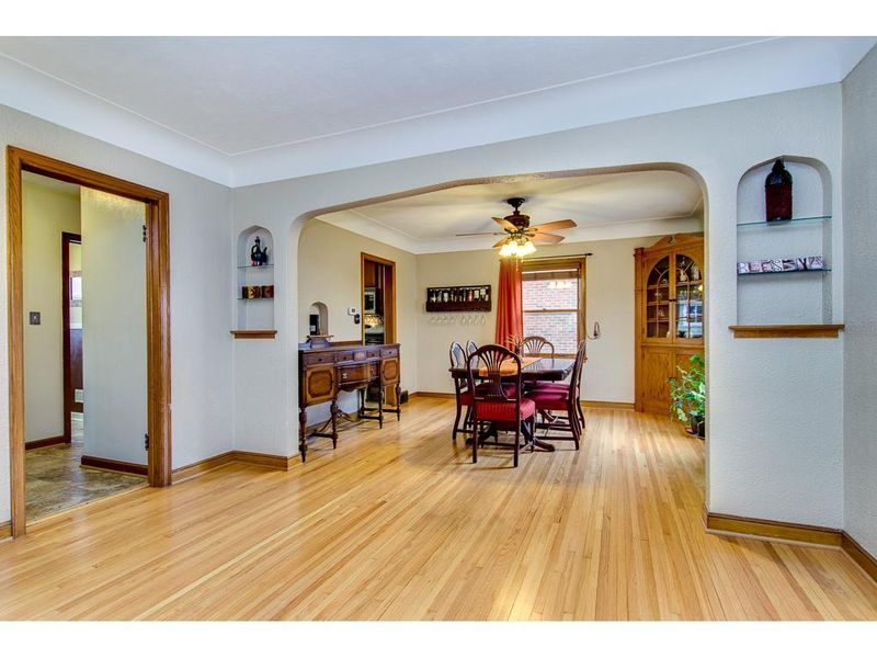 901 Hawthorne Ave E, Saint Paul, MN 55106