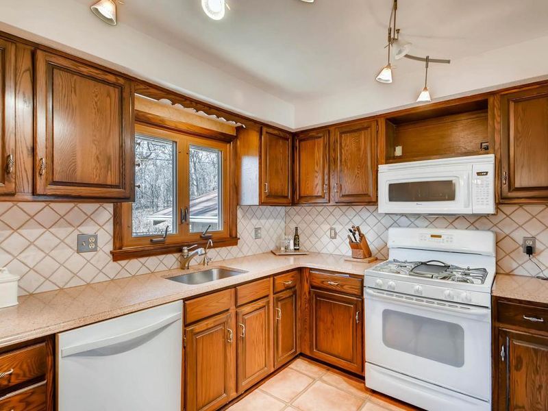 3983 Fairview Ave N, Arden Hills, MN 55112