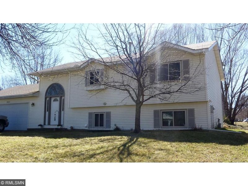1355 Bay Dr SE, Forest Lake, MN 55025