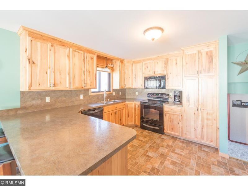 391 Belmont Ln E, Maplewood, MN 55117
