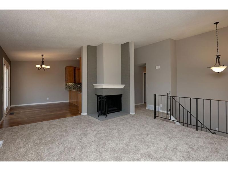 314 River Woods Ln, Burnsville, MN 55337