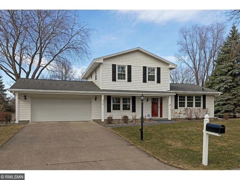 9910 37th Ave N, Plymouth, MN 55441
