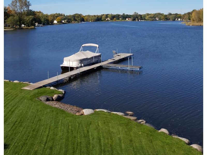 1732 Peninsula Dr, New Brighton, MN 55112