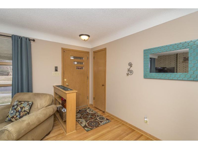 1487 Conway St, Saint Paul, MN 55106