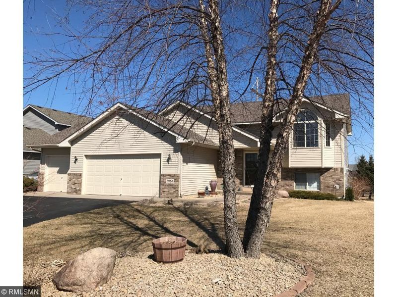9754 Summit Ct, Monticello, MN 55362