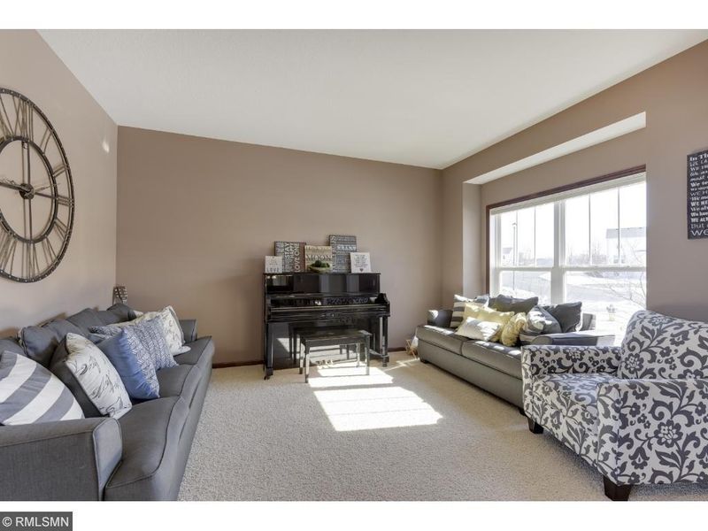 2121 Pembina Ln, Shakopee, MN 55379