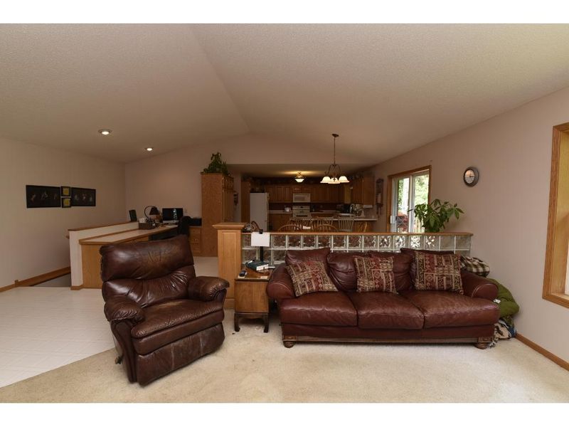 32945 Bluebird St NW, Cambridge, MN 55008
