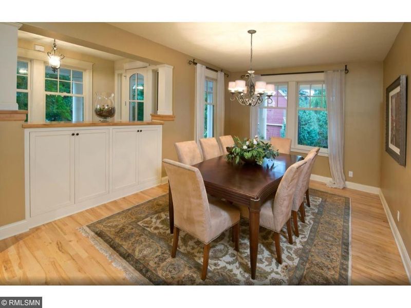 6481 Nez Perce Dr, Chanhassen, MN 55317