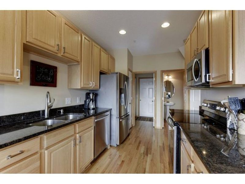 2759 Spy Glass Dr, Chaska, MN 55318