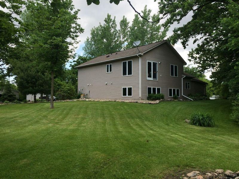 130 Rolling Oaks Ln, Darwin, MN 55324