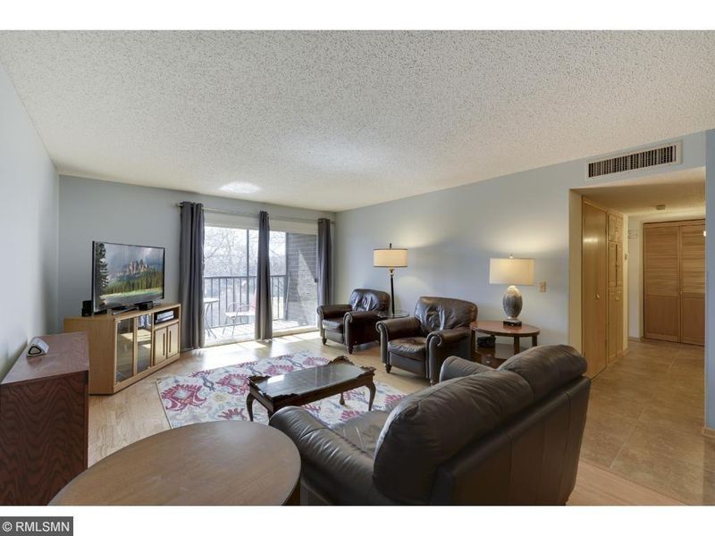 5120 W 102nd St #210, Bloomington, MN 55437