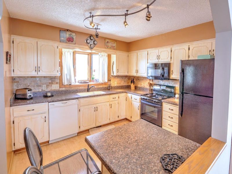 2612 94th Ave, Brooklyn Park, MN 55444