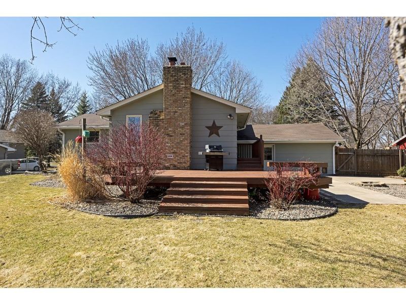 9248 Yucca Ln N, Maple Grove, MN 55369
