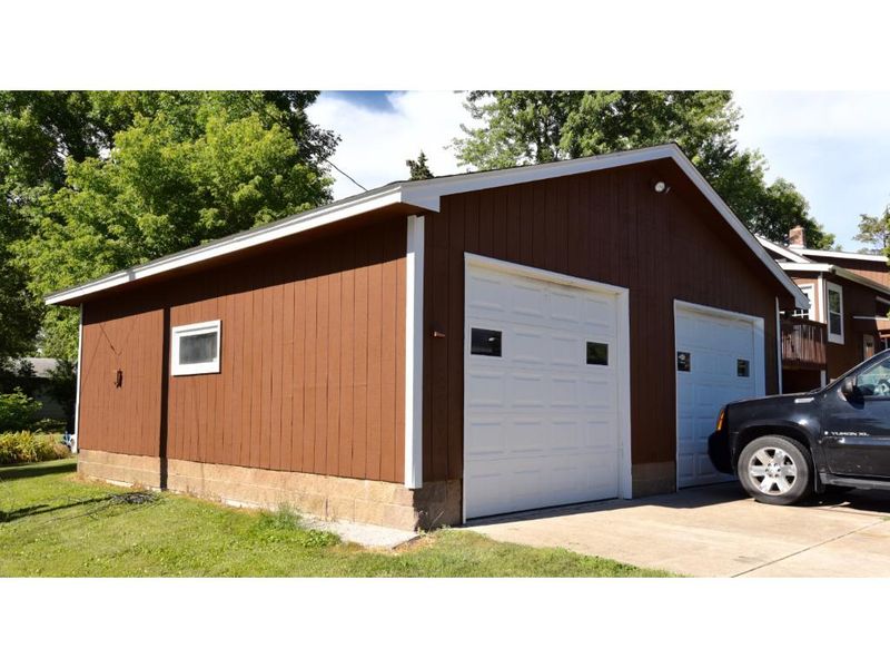 560 Central Ave S, Milaca, MN 56353